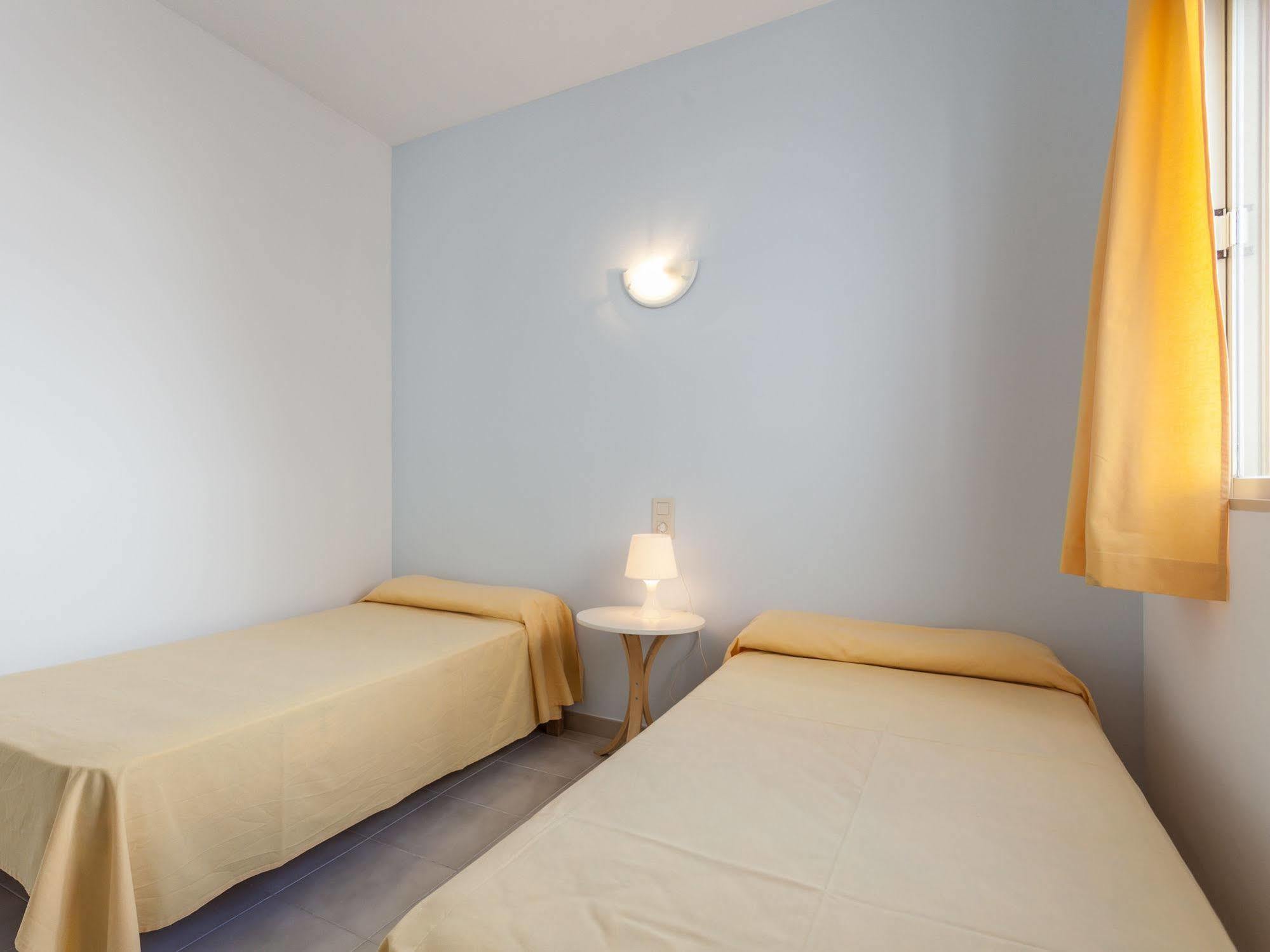 קולוניה סנט ג'ורדי Apartamentos Lago מראה חיצוני תמונה